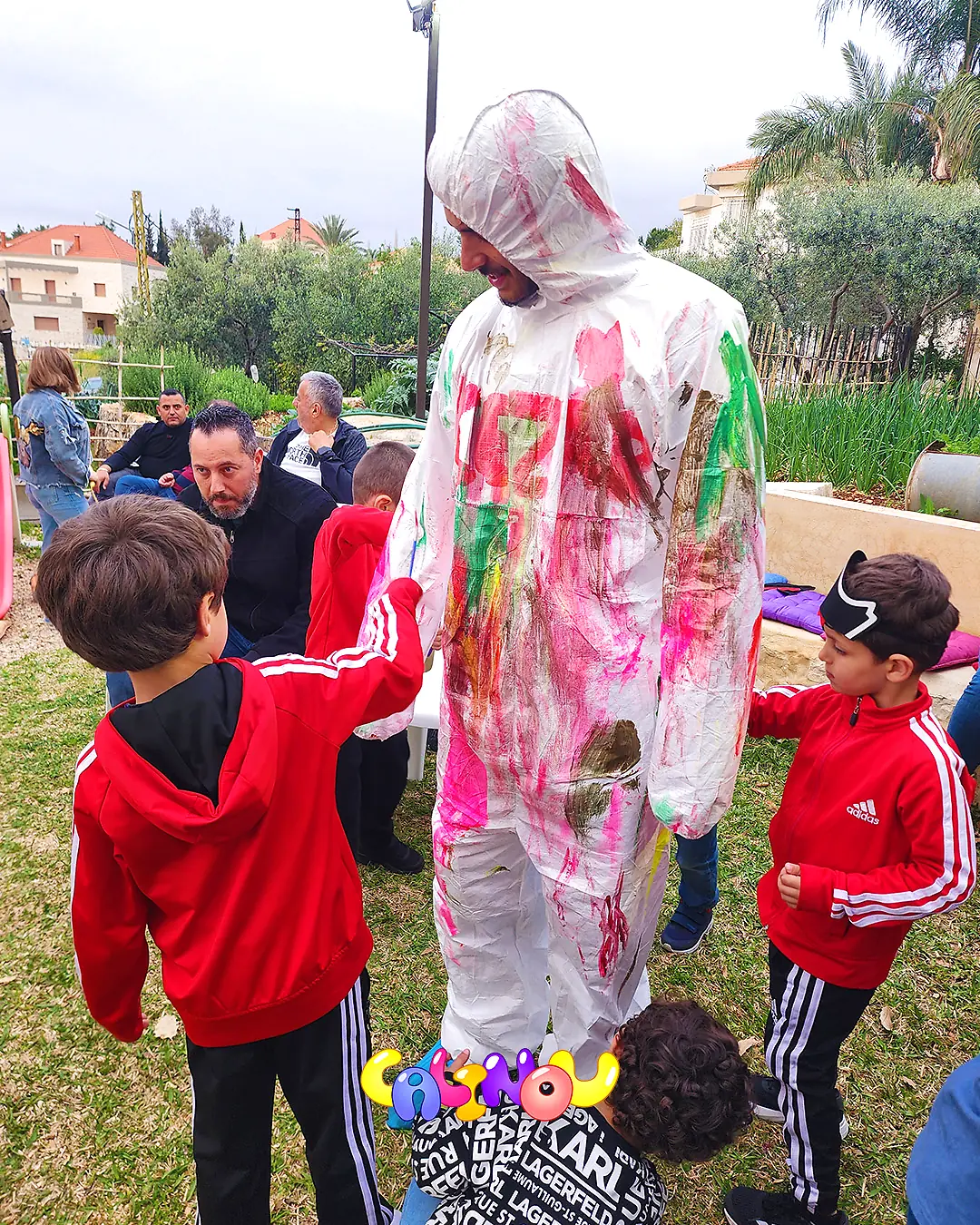 Children enjoying a colourful paint activity at a Calinou birthday