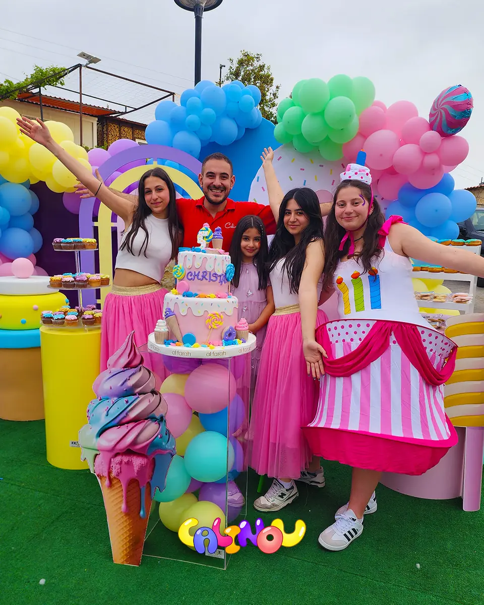 Calinou Show celebrating with children